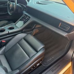 Dat's photo: Porsche Taycan interior